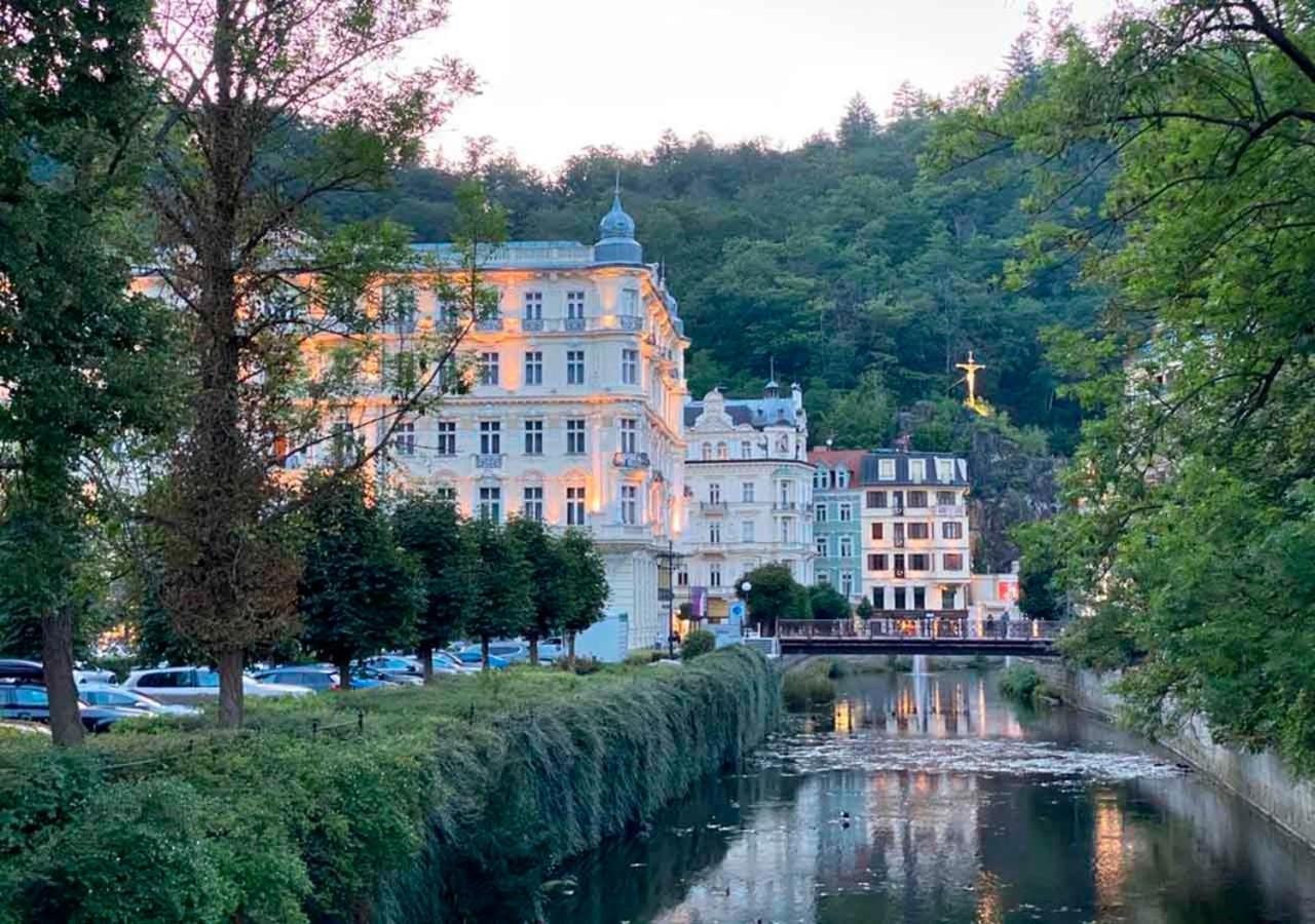 Retro Big Apartment With Two Balconies And Lift Karlsbad Exterior foto