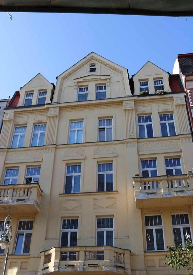 Retro Big Apartment With Two Balconies And Lift Karlsbad Exterior foto
